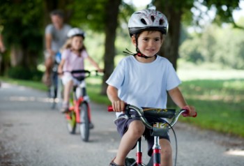 Kind auf Fahrrad